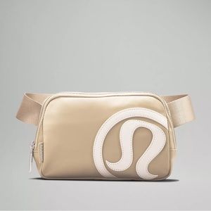 🫶🏼🤎Brand New White Opal/ Trench Belt Bag with Tags!!! 🤎🫶🏼